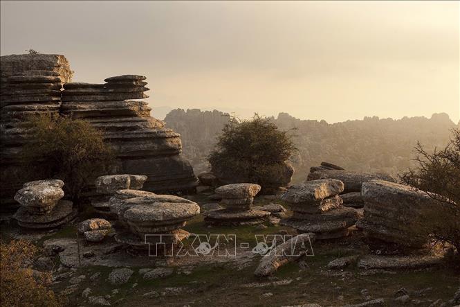Trong ảnh: Tại kỳ họp lần thứ 40, tháng 7/2016, UNESCO đã nhất trí đưa Khu mộ đá Antequera ở Tây Ban Nha vào danh sách Di sản thế giới. Ảnh: THX/TTXVN