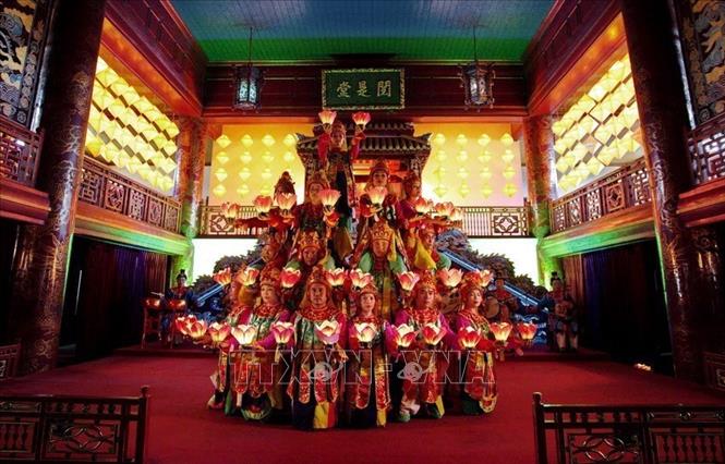 Trong ảnh: Nhã nhạc cung đình Huế, Di sản văn hóa thế giới phi vật thể đầu tiên tại Việt Nam, được công nhận tháng 11/2003, đến năm 2008 được công nhận là Di sản văn hóa phi vật thể đại diện của nhân loại. Ảnh: Hồ Cầu-TTXVN