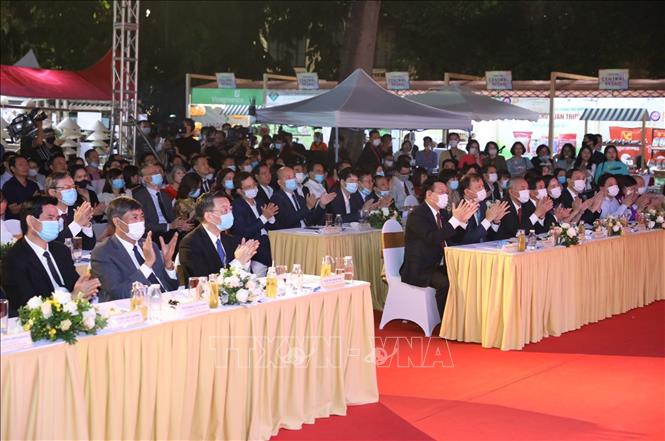 Trong ảnh: Các đại biểu dự Lễ khai mạc sự kiện 