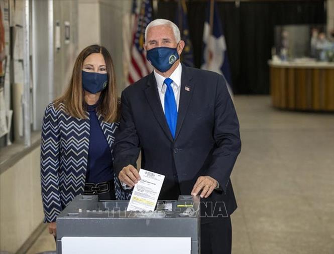 Bầu cử Mỹ 2020: Phó Tổng thống Mỹ Mike Pence bỏ phiếu sớm ...