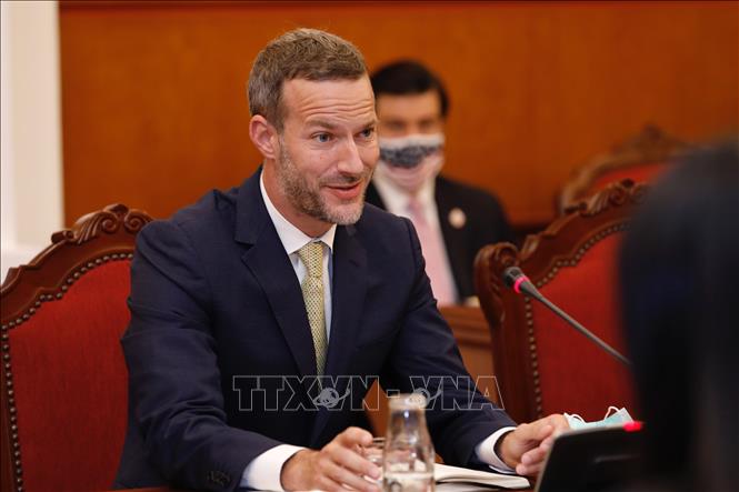 Trong ảnh: Tổng Giám đốc Cơ quan Phát triển tài chính quốc tế Hoa Kỳ Adam Boehler phát biểu. Ảnh: Dương Giang - TTXVN