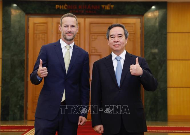 Trong ảnh: Trưởng Ban Kinh tế Trung ương Nguyễn Văn Bình tiếp Tổng Giám đốc Cơ quan Phát triển tài chính quốc tế Hoa Kỳ Adam Boehler. Ảnh: Dương Giang - TTXVN