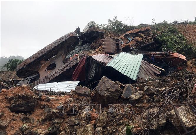 Trong ảnh: 2 điểm sạt lở làm sập nhà điều hành và khu lán trại, vùi lấp 17 công nhân tại Thủy điện Rào Trăng 3 (huyện Phong Điền, tỉnh Thừa Thiên-Huế). Ảnh: TTXVN phát
