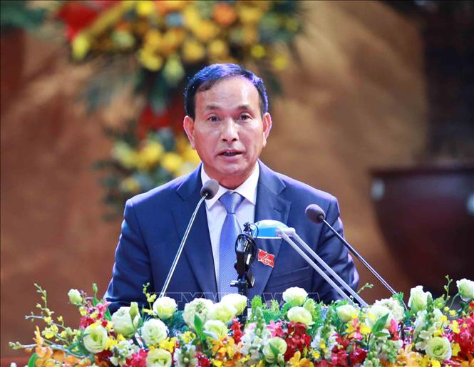 Đồng chí Lưu Văn Bản, Phó Chủ tịch Uỷ ban nhân dân tỉnh thông báo chương trình Đại hội. Ảnh: Phương Hoa - TTXVN