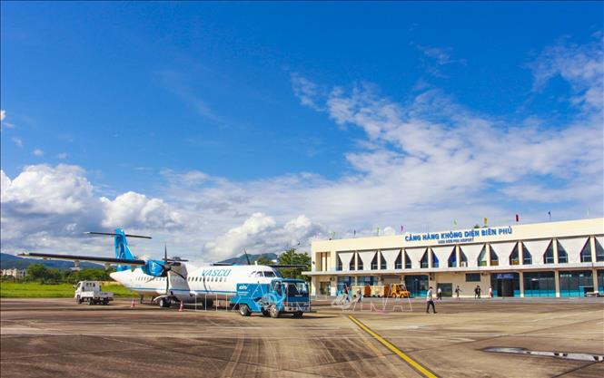 Trong ảnh: Các chuyến bay Điện Biên - Hà Nội vẫn được thực hiện bằng máy bay ATR72. Ảnh: Xuân Tư - TTXVN