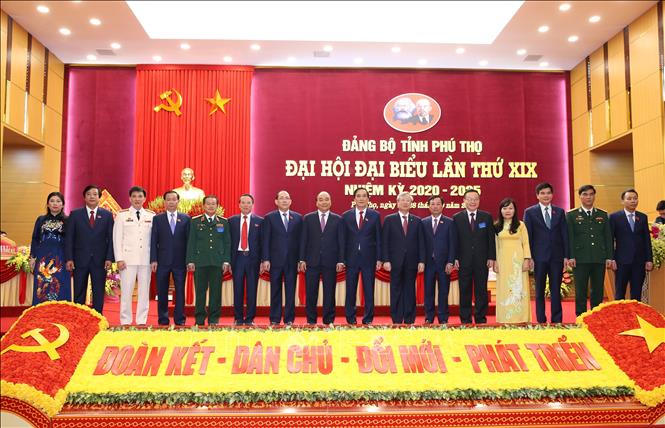 Trong ảnh: Thủ tướng Nguyễn Xuân Phúc với các đại biểu dự khai mạc Đại hội. Ảnh: Dương Giang - TTXVN