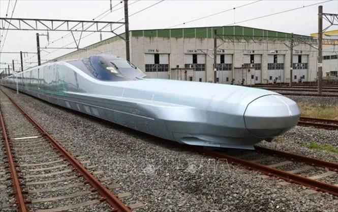 Trong ảnh: Tàu cao tốc Shinkansen thế hệ mới do công ty đường sắt Đông Nhật Bản (JR Đông Nhật Bản) phát triển. Ảnh: Japan RailPass/TTXVN
