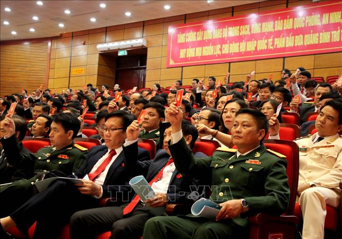 Trong ảnh: Các đại biểu tbiểu quyết hông qua Nghị quyết đại hội. Ảnh: Văn Tý-TTXVN
