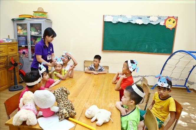 Trong ảnh: Lớp học kỹ năng dành cho các em đặc biệt nặng tại Trung tâm Phục hồi chức năng Việt – Hàn. Ảnh: Minh Quyết - TTXVN