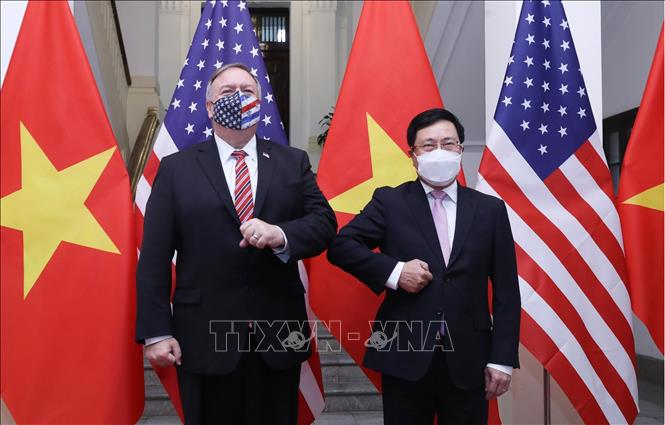 Photo: Deputy Prime Minister, Foreign Minister Pham Binh Minh and US Secretary of State Mike Pompeo. VNA Photo: Lâm Khánh