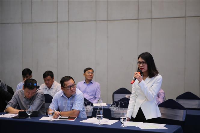 Trong ảnh: Bà Nguyễn Thị Ngân, Cục Quản lý xử lý vi phạm hành chính và theo dõi thi hành pháp luật - Bộ Tư pháp phát biểu về tình hình cải thiện chỉ số chi phí tuân thủ pháp luật năm 2020. Ảnh: Thành Chung - TTXVN