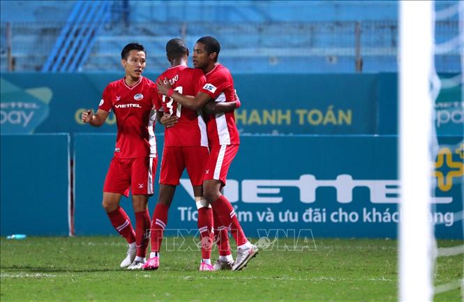 Trong ảnh: Pha ăn mừng bàn thắng mở tỷ số 1-0 của các cầu thủ Viettel. Ảnh: Thành Đạt - TTXVN

