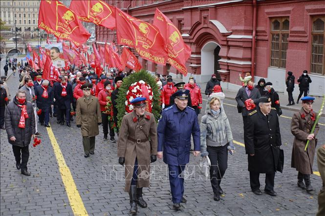 Trong ảnh: Các đại biểu tham gia hoạt động kỷ niệm 103 năm Cách mạng Tháng Mười Nga. Ảnh: Trần Hiếu - Pv TTXVN tại Nga