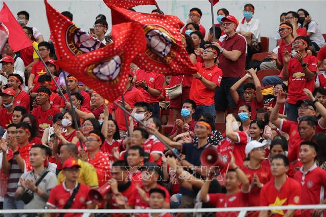 Trong ảnh: Đông đảo cổ động viên Viettel trên sân vận động thống nhất. Ảnh: Thanh Vũ - TTXVN 

