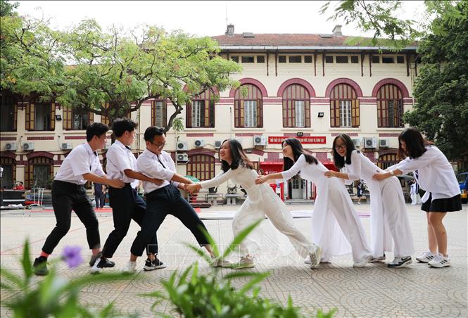 Trong ảnh: Học sinh trường THPT Trần Phú – Hoàn Kiếm hôm nay không chỉ học tốt mà còn tạo được dấu ấn riêng giữa các bạn cùng trang lứa. Ảnh: Thanh Tùng - TTXVN