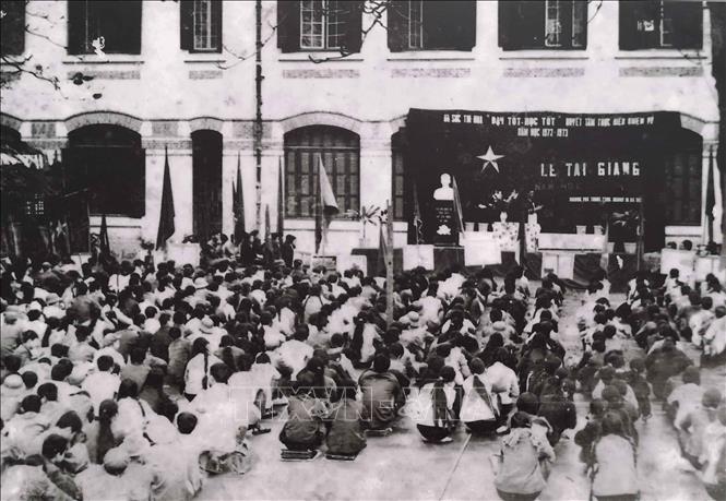 Trong ảnh: Trường THPT Trần Phú – Hoàn Kiếm vào những năm 1972 - 1973 (ảnh tư liệu). TTXVN phát