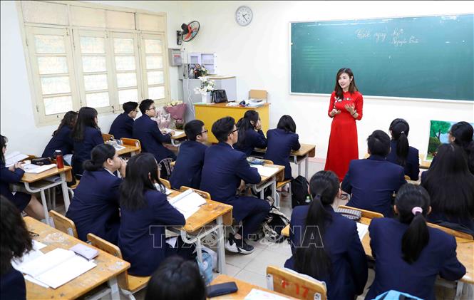 Trong ảnh: Trường THPT Việt Đức không ngừng đổi mới công tác dạy và học, mỗi thầy cô giáo luôn tự trau dồi, rèn luyện chuyên môn, nghiệp vụ, xây dựng khối đoàn kết, nhất trí đi lên trong nhà trường để luôn giữ vị thế là một ngôi trường có uy tín về chất lượng giáo dục. Ảnh: Thanh Tùng - TTXVN