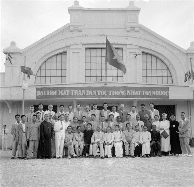 Trong ảnh: Ngày 10/9/1955, Đại hội Mặt trận Dân tộc Thống nhất họp tại Hà Nội đã quyết định thành lập Mặt trận Tổ quốc Việt Nam và thông qua Cương lĩnh nhằm đoàn kết mọi lực lượng dân tộc, dân chủ và hòa bình trong cả nước để đấu tranh chống đế quốc Mỹ và bè lũ tay sai. Ảnh: TTXVN