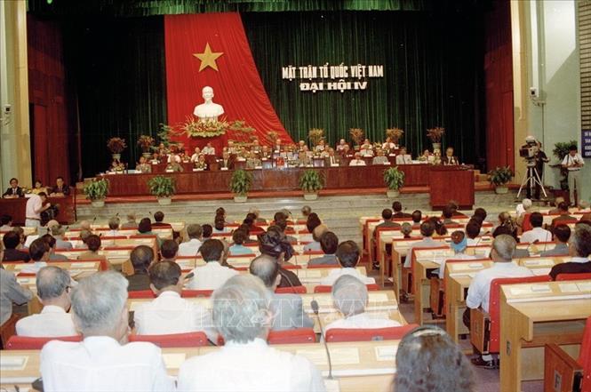 Trong ảnh: Từ ngày 17 - 19/8/1994, Đại hội Mặt trận Tổ quốc Việt Nam lần thứ IV được tổ chức tại Hà Nội. Đại hội đã bầu Uỷ ban Trung ương Mặt trận Tổ quốc Việt Nam khoá IV gồm 206 người. Chủ tịch danh dự là ông Nguyễn Hữu Thọ; Chủ tịch khóa IV là ông Lê Quang Đạo. Ảnh: Minh Điền - TTXVN