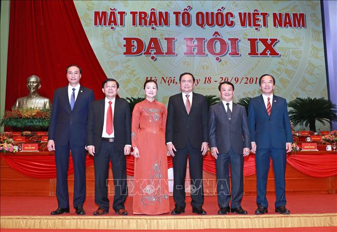 Đại hội đại biểu toàn quốc Mặt trận Tổ quốc Việt Nam lần thứ IX, nhiệm kỳ 2019 - 2024 từ ngày 18 đến ngày 20/9/2019 tại Thủ đô Hà Nội, với chủ đề: “Phát huy sức mạnh đại đoàn kết toàn dân tộc, nâng cao chất lượng, hiệu quả hoạt động của Mặt trận Tổ quốc Việt Nam, vì dân giàu, nước mạnh, dân chủ, công bằng, văn minh”. Trong ảnh: Chủ tịch Ủy ban Trung ương Mặt trận Tổ quốc Việt Nam Trần Thanh Mẫn và các Phó Chủ tịch Ủy ban Trung ương MTTQ Việt Nam khóa IX, nhiệm kỳ 2019-2024. Ảnh: TTXVN