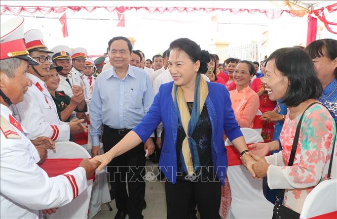 Trong ảnh: Chủ tịch Quốc hội Nguyễn Thị Kim Ngân và Chủ tịch Ủy ban Trung ương MTTQ Việt Nam Trần Thanh Mẫn với nhân dân thôn Nam Ô Trình tại Ngày hội Đoàn kết toàn dân tộc năm 2019 tại thôn Nam Ô Trình, xã Thụy Trình, huyện Thái Thụy (Thái Bình).  Ảnh: Trọng Đức - TTXVN
