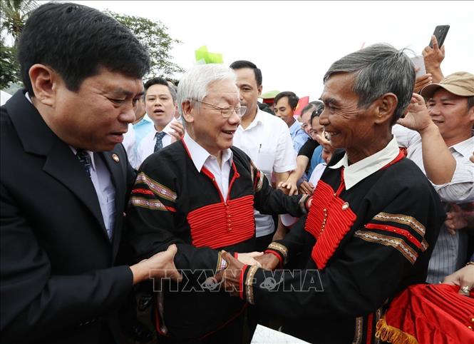 Trong ảnh: Ngày 11/11/2018, Tổng Bí thư, Chủ tịch nước Nguyễn Phú Trọng dự Ngày hội Đại đoàn kết toàn dân tộc các buôn, thôn ở xã Dur Kmăl, huyện Krông Ana, tỉnh Đắk Lắk nhân kỷ niệm 88 năm Ngày truyền thống Mặt trận Tổ quốc Việt Nam. Ảnh: Trí Dũng - TTXVN