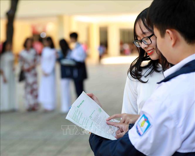Trong ảnh: Tập thể giáo viên, học sinh đã nỗ lực phấn đấu, đổi mới phương pháp dạy, phương pháp học, đóng góp nhiều ý kiến cho chương trình và sách giáo khoa mới. Ảnh: Thanh Tùng - TTXVN