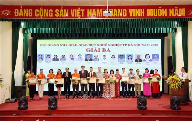 Trong ảnh: Các nhà giáo nhận giải Ba tại Hội giảng nhà giáo Giáo dục nghề nghiệp Thành phố Hà Nội năm 2020. Ảnh: Anh Tuấn – TTXVN