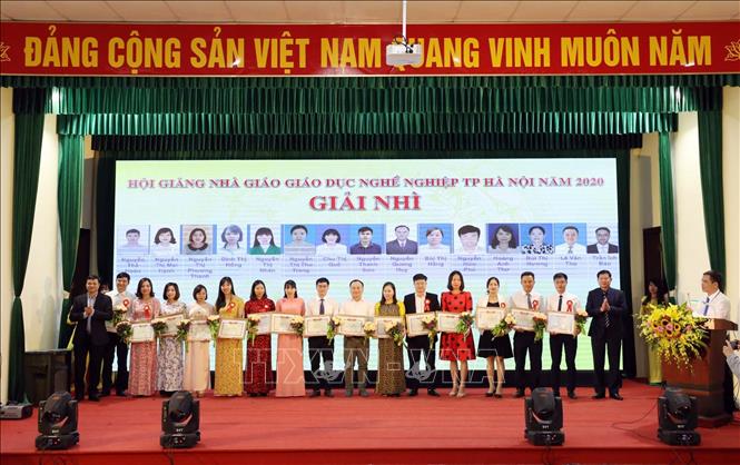 Trong ảnh: Các nhà giáo nhận giải Nhì tại Hội giảng nhà giáo Giáo dục nghề nghiệp Thành phố Hà Nội năm 2020. Ảnh: Anh Tuấn – TTXVN