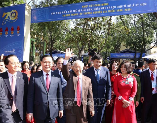 Trong ảnh: Tổng Bí thư, Chủ tịch nước Nguyễn Phú Trọng đến dự Lễ kỷ niệm 70 năm thành lập Trường THPT Nguyễn Gia Thiều. Ảnh: Trí Dũng – TTXVN