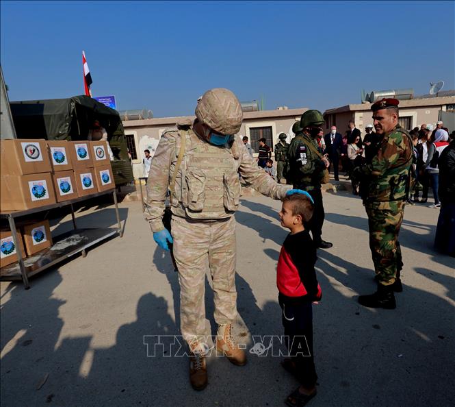 Trong ảnh: Các lực lượng an ninh đảm bảo cuộc sống yên bình cho người dân tị nạn ở trại Hirjila. Ảnh: Trần Hiếu - Pv TTXVN