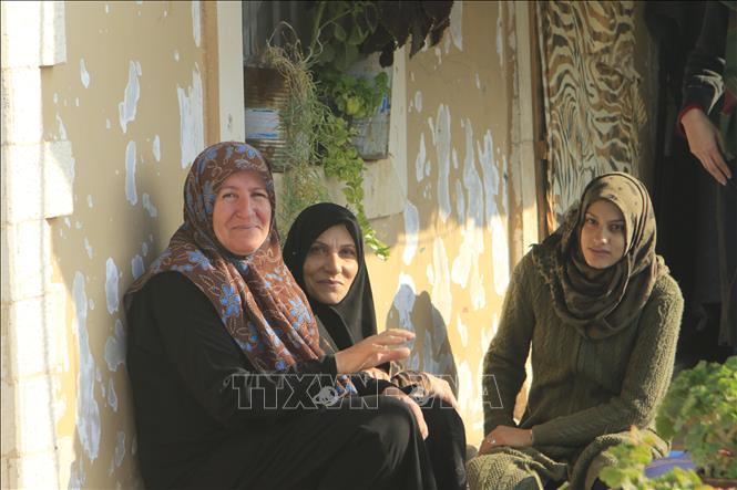 Trong ảnh: Hơn 800 người dân được sơ tán từ các cùng chiến sự ở tỉnh Idlib (Tây Bắc Syria) về đây lánh nạn. Ảnh: Duy Trinh - Pv TTXVN