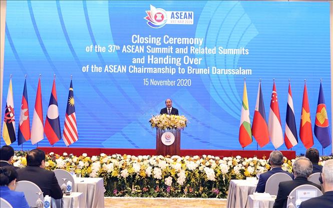 Photo: Vietnamese Prime Minister Nguyen Xuan Phuc, ASEAN 2020 Chair speaks at the closing ceremony. VNA Photo: Thống Nhất