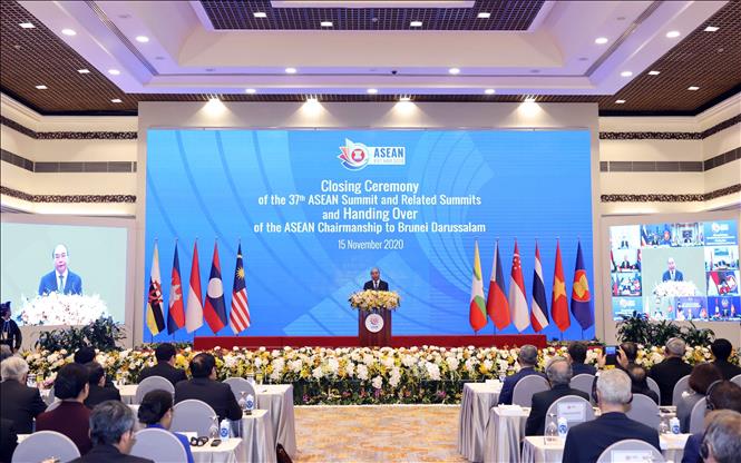 Photo: Vietnamese Prime Minister Nguyen Xuan Phuc, ASEAN 2020 Chair speaks at the closing ceremony. VNA Photo: Thống Nhất