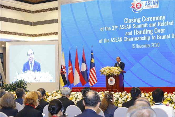 Photo: Vietnamese Prime Minister Nguyen Xuan Phuc, ASEAN 2020 Chair speaks at the closing ceremony. VNA Photo