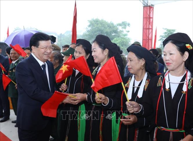 Trong ảnh: Phó Thủ tướng Trịnh Đình Dũng với nhân dân thôn Bắc Sơn, xã Bắc Bình, huyện Lập Thạch, tỉnh Vĩnh Phúc. Ảnh: Văn Điệp - TTXVN