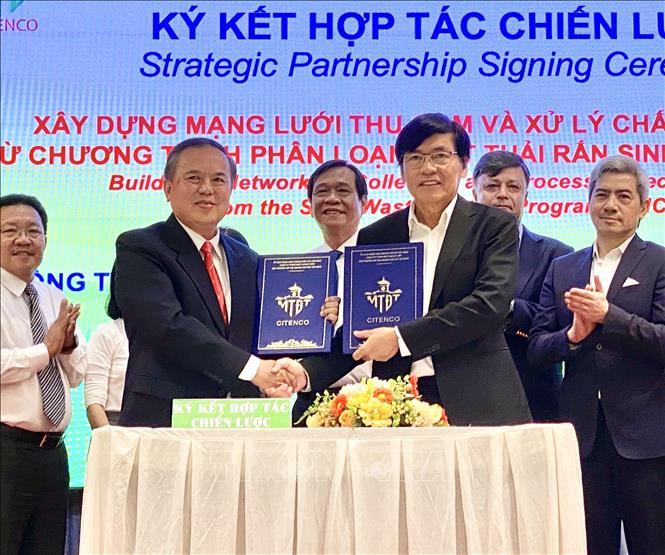Trong ảnh: Lãnh đạo CITENCO và PRO Việt Nam ký biên bản ghi nhớ hợp tác. Ảnh: Hồng Giang - TTXVN.