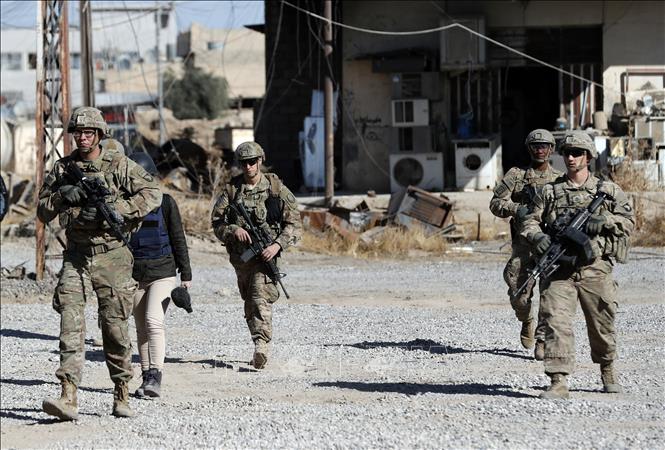 Trong ảnh (tư liệu): Binh sĩ Mỹ tuần tra tại ngoại ô thành phố Mosul, Iraq. Ảnh: AFP/TTXVN