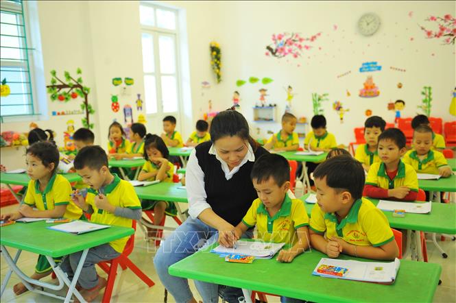 Trong ảnh: Cô và trò của Trường mầm non Ninh Thắng với các giờ học sinh động, hiệu quả, giúp trẻ luôn phát huy tính tích cực chủ động. Ảnh: Minh Đức - TTXVN
