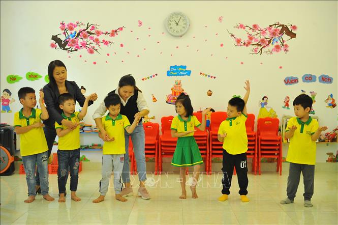 Trong ảnh: Cô và trò của Trường Mầm non Ninh Thắng với các giờ học sinh động, hiệu quả, giúp trẻ luôn phát huy tính tích cực chủ động. Ảnh: Minh Đức - TTXVN