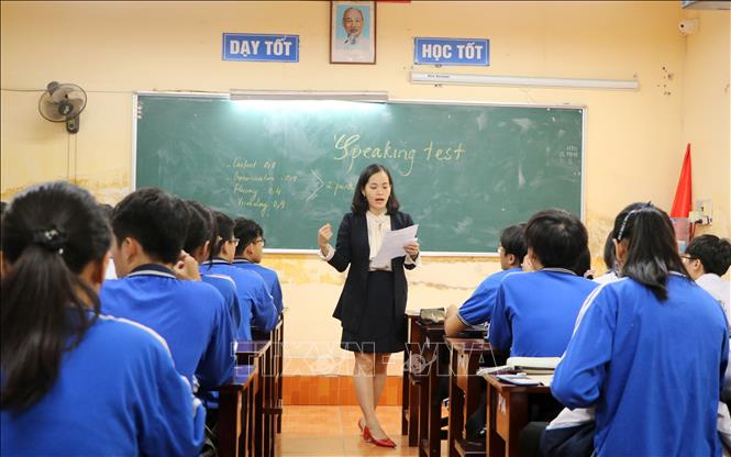 Trong ảnh: Cô Trần Thị Ninh là giáo viên dạy giỏi môn Tiếng Anh của thành phố Hải Phòng. Ảnh: Minh Thu - TTXVN