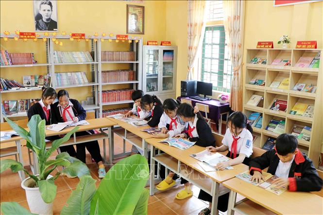 Trong ảnh: Học của học sinh Trường phổ thông Dân tộc nội trú THCS huyện Tân Sơn, tỉnh Phú Thọ, đọc sách trong thư viện của nhà trường. Ảnh: Trung Kiên - TTXVN