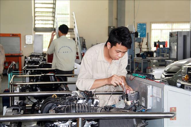 Trong ảnh: Đào tạo HSSV tại nhà trường. Ảnh: Anh Tuấn – TTXVN