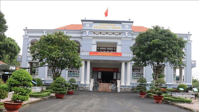 Trong ảnh: Bảo tàng chiến dịch đường 14 - Phước Long nơi lưu giữ nhiều kỷ vật, hình ảnh về cuộc kháng chiến chống Pháp và chống Mỹ của quân và dân Phước Long. Ản: Sỹ Tuyên - TTXVN