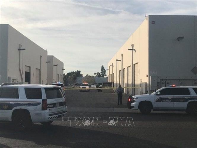 Trong ảnh: Cảnh sát phong tỏa hiện trường vụ xả súng ở thủ phủ Phoenix, bang Arizona, Mỹ ngày 21/11/2020. Ảnh: The Republic/TTXVN