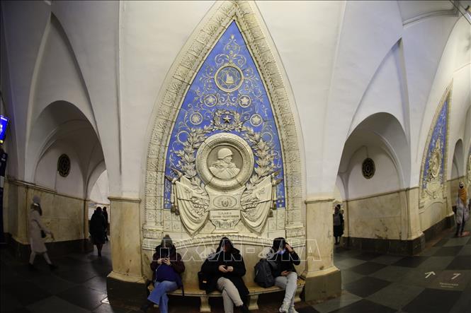 Trong ảnh: Ga tàu điện ngầm Taganskaya nổi bật với các họa tiết trang trí về chủ đề lịch sử quân sự và người lính. Ảnh: Trần Hiếu - Pv TTXVN