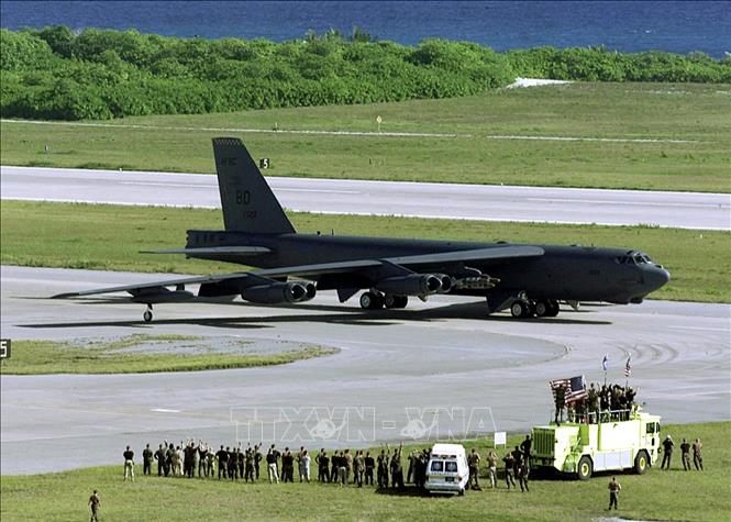Trong ảnh (tư liệu): Máy bay ném bom B-52H Stratofortress của Mỹ được triển khai trong chiến dịch chống lực lượng khủng bố al Qaeda tại Afghanistan ngày 7/10/2001. Ảnh: AFP/TTXVN