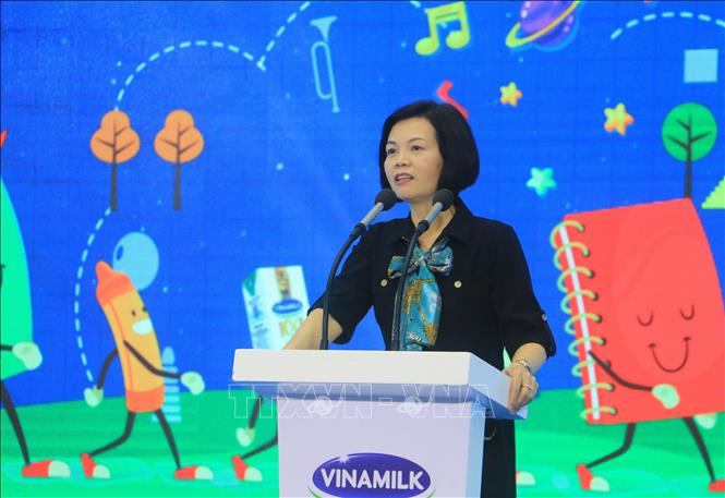 Trong ảnh: Bà Bùi Thị Hương, Giám đốc Điều hành Vinamilk phát biểu tại ngày hội. Ảnh: Phạm Minh Tuấn-TTXVN.