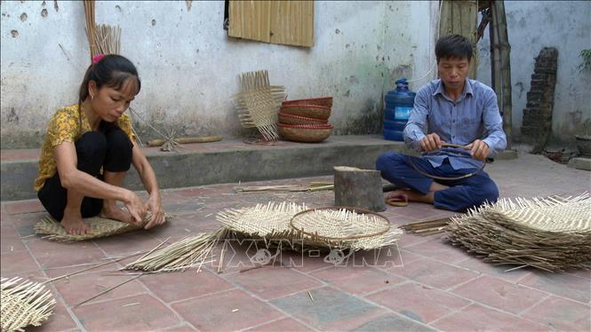 Các sản phẩm của làng nghề truyền thống ở Triệu Đề là các dụng cụ phục vụ cho đời sống và sản xuất. Ảnh: Nguyễn Thảo – TTXVN