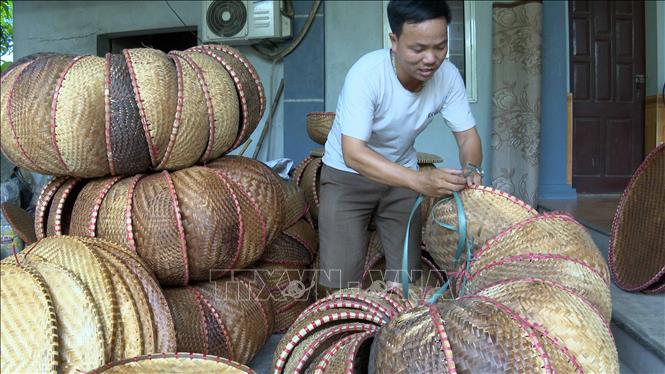 Các sản phẩm của làng nghề truyền thống ở Triệu Đề là các dụng cụ phục vụ cho đời sống và sản xuất. Ảnh: Nguyễn Thảo – TTXVN